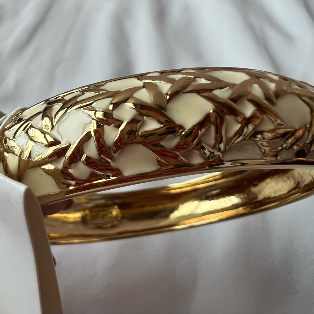 Kate Spade gold tone cream enamel wide bangle bracelet BNWT - Picture 8 of 16